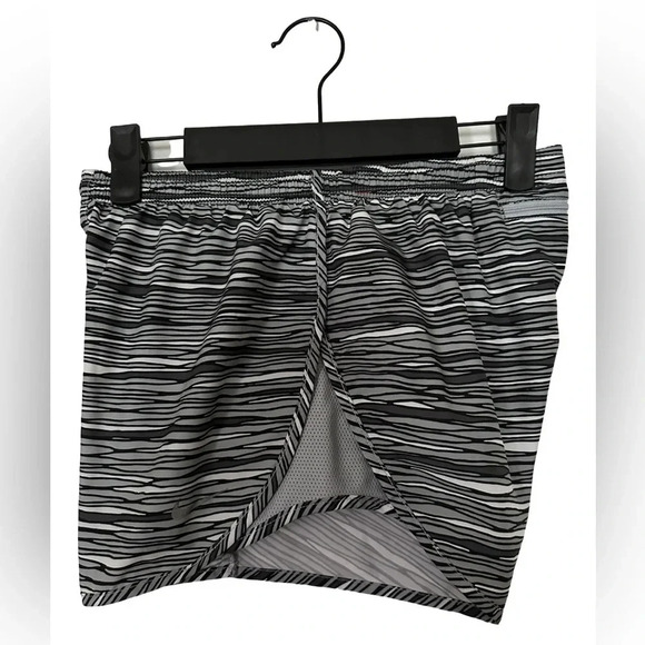 Nike Dri-Fit women’s running shorts Sz XS built in briefs #004 - Picture 2 of 3